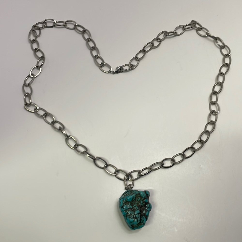 Turquoise pendant. Silver tone necklace